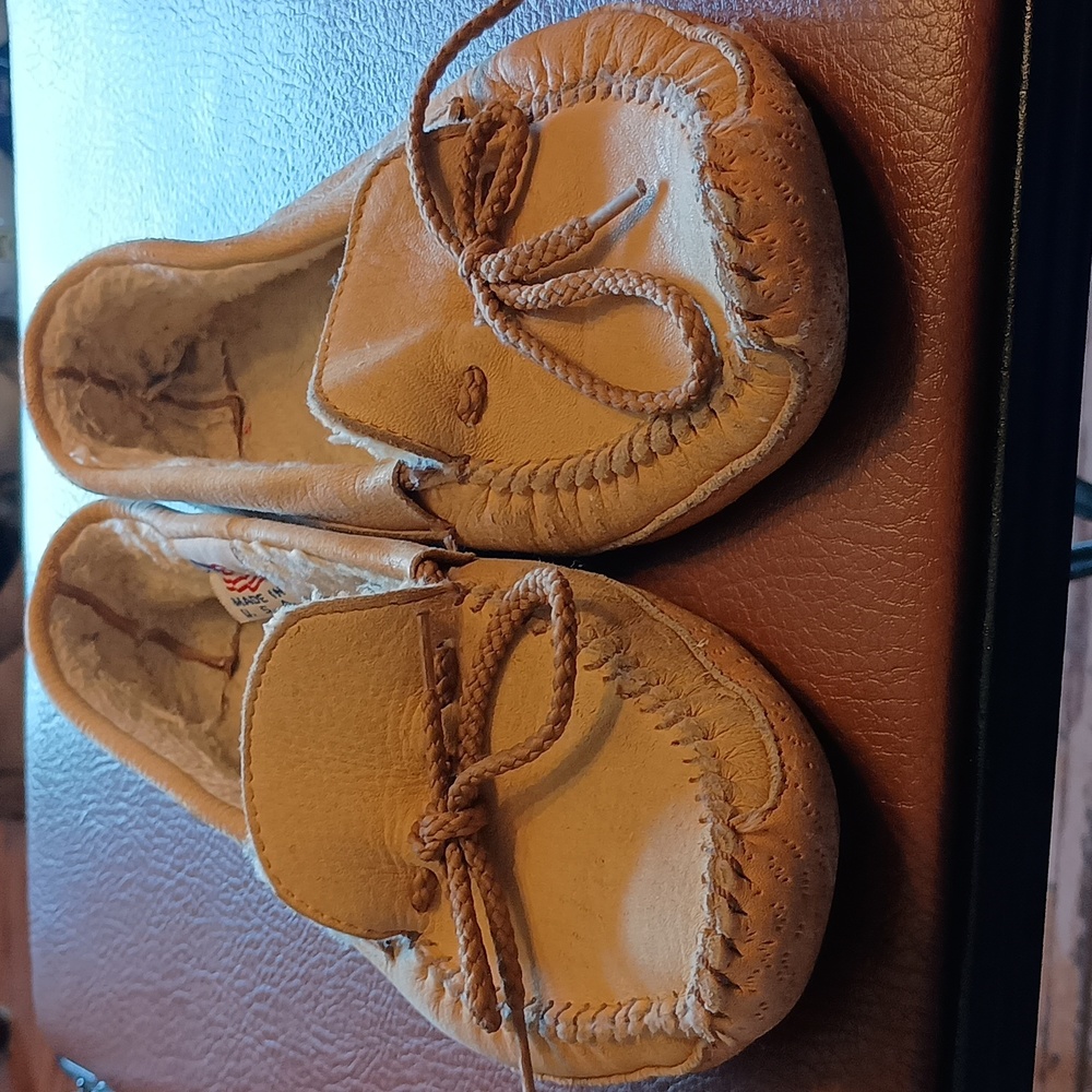 Leather and wool moccasins, sz S (5-6) - Picture 5 of 6